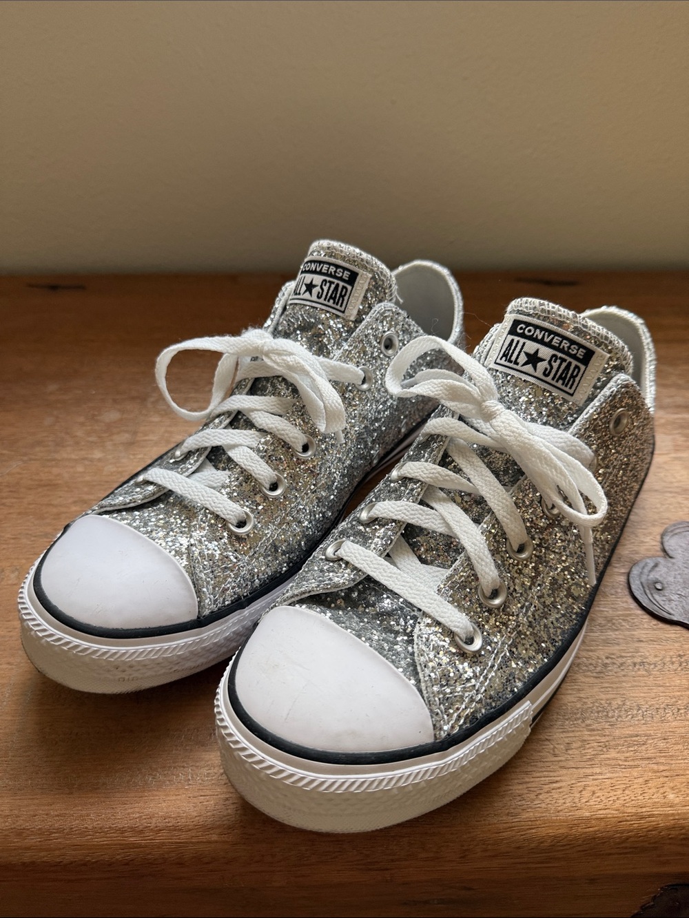 Converse Silver Glitter Low Top Sneakers Impeccable Condition